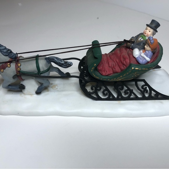 Department 56 Dickens Village – Figurines (lot of 12)  - $60 - Picture 16 of 16